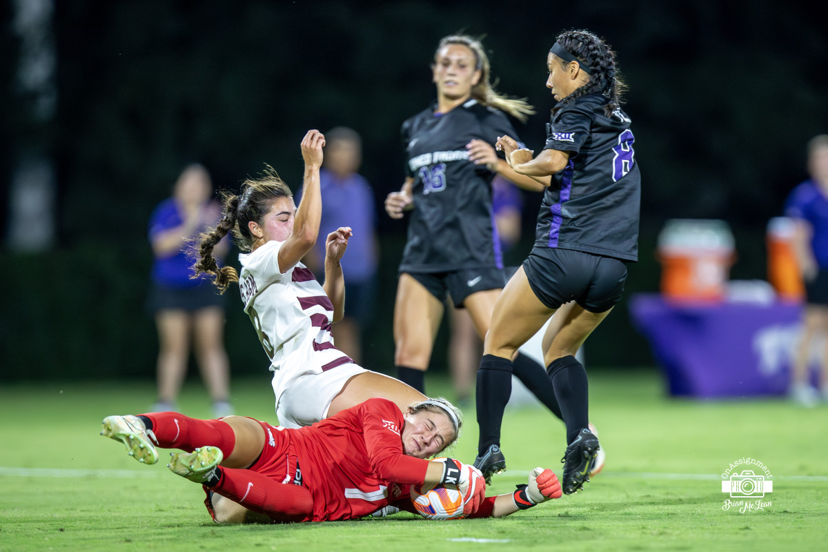 Lauren Kellett (1) makes a diving save in traffic.